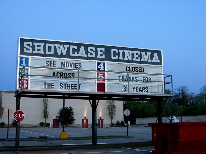 Showcase Cinemas Pontiac 1-5 - Marquee